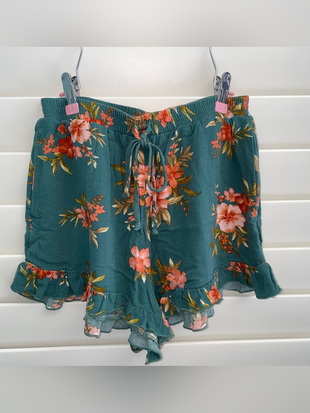 American Eagle Floral Ruffle Shorts in Blue Size XS